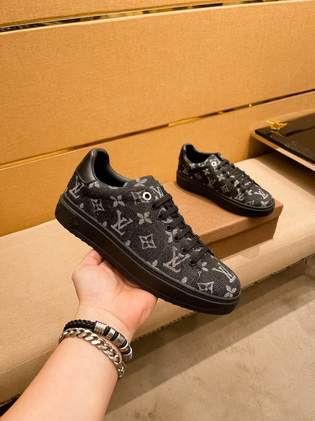 Men's shoes 💰 380💰【 LV 】🔥 Louis Vuitton high-end men's shoes brand official website 1:1 latest masterpiece: the upper is made of first-layer cowhide imported from Italy with a comfortable and breathable lining➕original non-slip and wear-resistant outsole🔥, making walking more convenient and comfortable! An exclusive new model, a stunning work, a beautiful 1:1 replica [color] compared to the official quality! Create a fashionable personality to set off your uniqueness! A must-have for trendy men! Classic 🔥 Size: 38-44 Color: 🔥 2⃣️ colors available 🔥.